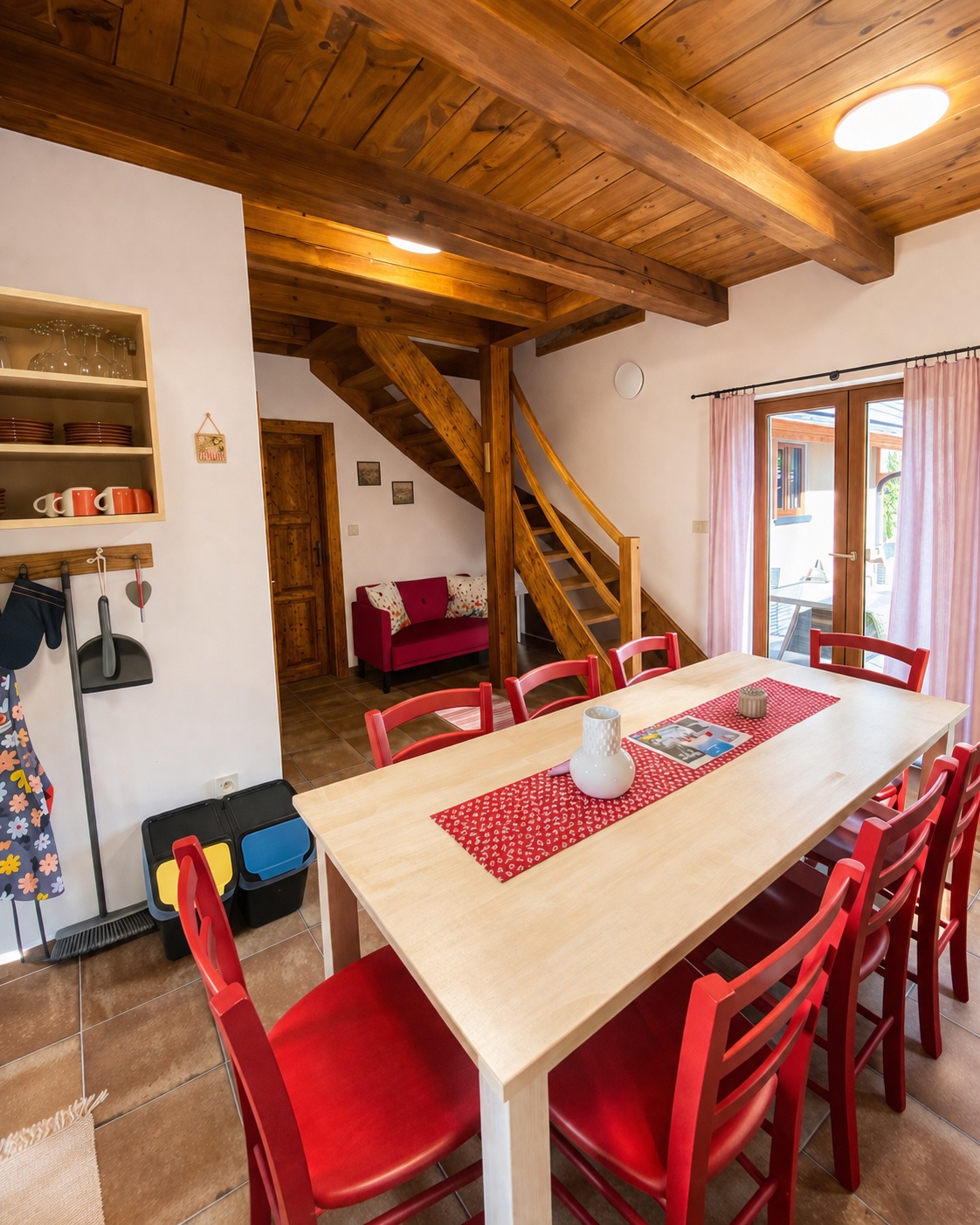 Apartmán Babeta — obývací prostor s velkým oknem